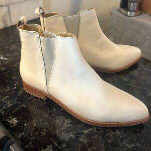 EUC Nisolo Eva Everyday Chelsea Boot Bone 11